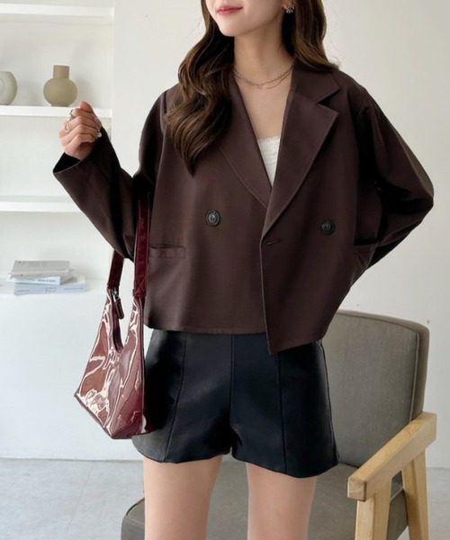 TREOVER(トレオーバー)の「シンプルなのに印象的な大人のためのこなれアイテム ショート丈テーラードダブルジャケット(テーラードジャケット・レディース・ブラウン/チャコール/ブラック/アイボリー/ライトグレー・FREE)」の5枚目の写真