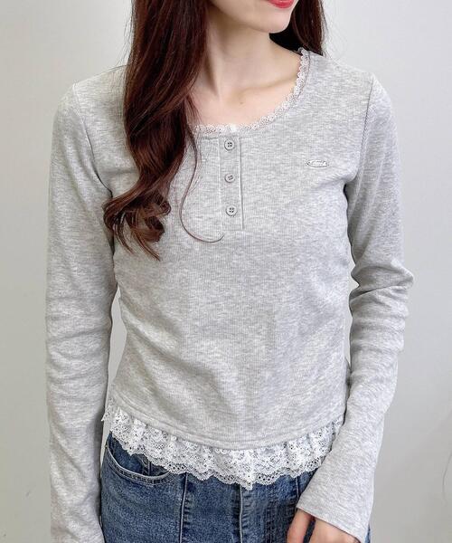 INGNI(イング)の「ヘンリーネックレース付プレートロゴ長袖リブトップス/A(Tシャツ/カットソー・レディース・ボルドー/ブラック/グレー・M)」の1枚目の写真