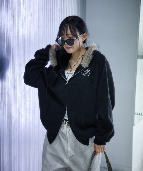 sedacle（セダクル）の「2wayフェイクファーフードワッフル