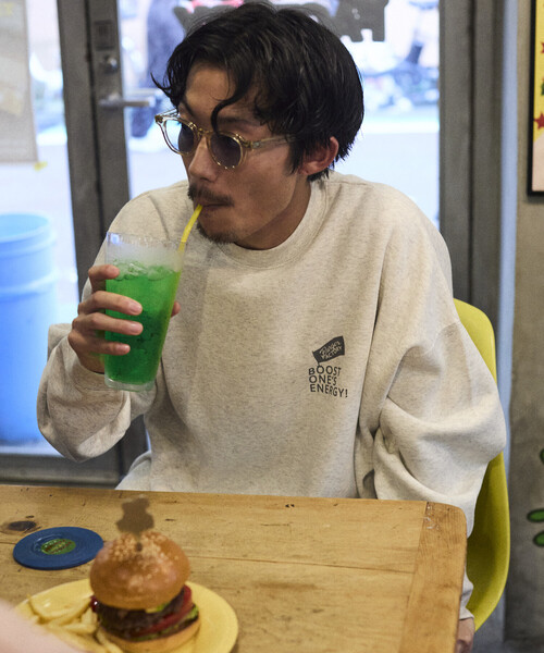 FREAK'S STORE（フリークスストア）の「限定展開 Burger Factory×FREAK'S STORE/バーガーファクトリー 別注 ビッグシルエット バックプリント クルーネックスウェット（スウェット・メンズ・アッシュグレー/ブラウン/スミクロ/ピンク・SMALL/MEDIUM/LARGE）」の9枚目の写真