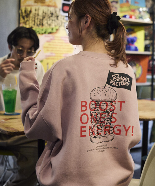FREAK'S STORE（フリークスストア）の「限定展開 Burger Factory×FREAK'S STORE/バーガーファクトリー 別注 ビッグシルエット バックプリント クルーネックスウェット（スウェット・メンズ・アッシュグレー/ブラウン/スミクロ/ピンク・SMALL/MEDIUM/LARGE）」の12枚目の写真