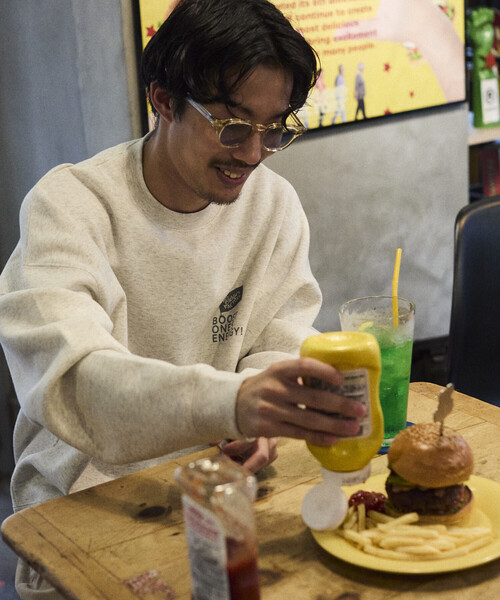 FREAK'S STORE（フリークスストア）の「限定展開 Burger Factory×FREAK'S STORE/バーガーファクトリー 別注 ビッグシルエット バックプリント クルーネックスウェット（スウェット・メンズ・アッシュグレー/ブラウン/スミクロ/ピンク・SMALL/MEDIUM/LARGE）」の16枚目の写真