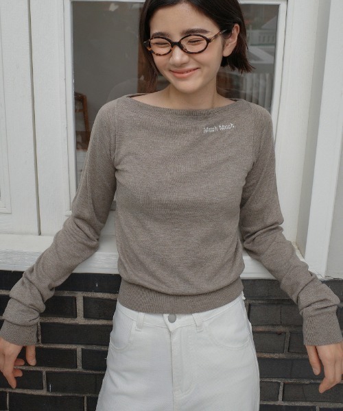 muahmuah(ムーアムーア)の「A'GEM/9 × .kom 『muah muah/ムーアムーア』 SLIM FIT BOAT NECK KNIT/ボートネック スリムフィット ニット(ニット/セーター・レディース・チャコールグレー/アイボリー/ブラック/A・FREE)」の6枚目の写真