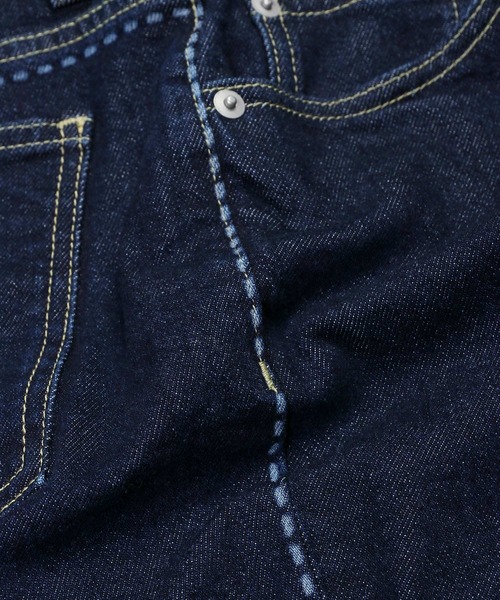 The DUFFER of ST.GEORGE(ザダファーオブセントジョージ)の「「GUM STRETCH DENIM」LASER STITCH 5PKT PANTS :超伸縮「ガムストレッチ デニム」レーザー加工 ブルーデニム(デニムパンツ・メンズ・ダークインディゴブルー・X-LARGE/LARGE/MEDIUM/SMALL)」の2枚目の写真