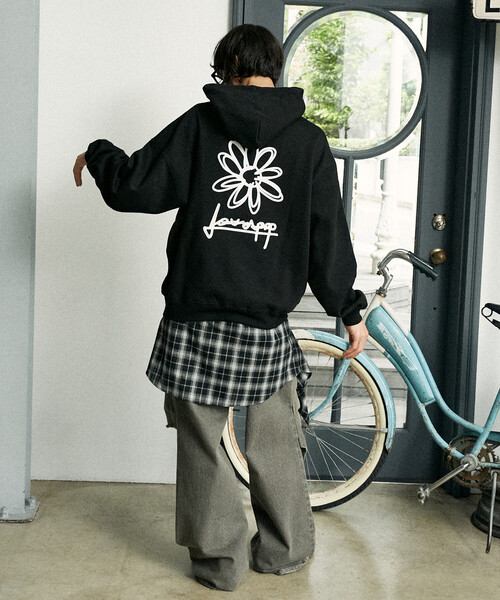 PUBLUX(パブリュクス)の「PUBLUX/パブリュクス LOVE POP STUDIO FLOWER GRAPHIC HOODIE(限定展開)(パーカー・メンズ・ライトグレー/ブラウン/ブラック・SMALL/MEDIUM/LARGE)」の8枚目の写真