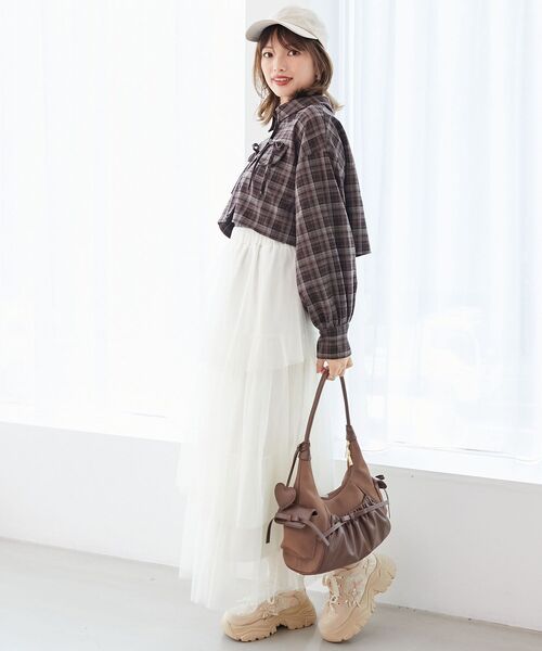 MAJESTIC LEGON(マジェスティックレゴン)の「ハートボタンリボンつきシャツ(シャツ/ブラウス・レディース・ブラック系その他/ブラウン系その他2/レッド系その他2・MEDIUM)」の5枚目の写真