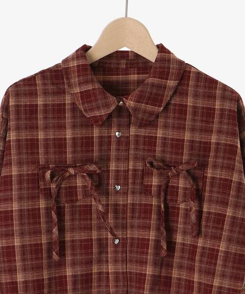 MAJESTIC LEGON(マジェスティックレゴン)の「ハートボタンリボンつきシャツ(シャツ/ブラウス・レディース・ブラック系その他/ブラウン系その他2/レッド系その他2・MEDIUM)」の15枚目の写真