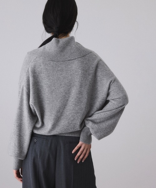 ADAM ET ROPE'(アダムエロペ)の「カシミア混ZIPタートルネックプルオーバー(ニット/セーター・レディース・ベージュ/グレー・FREE)」の8枚目の写真