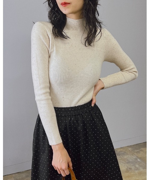 Doumoi（ドゥモエ）の「ハイネック　カラーネップ　ニットプルオーバー（Tシャツ/カットソー・レディース・ベージュ/ミント/イエロー/ホワイト/ピンク/グレー・FREE）」の4枚目の写真
