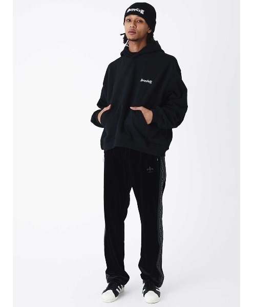 SUPPLIER(サプライヤー)の「A'GEM/9 × .kom 『SUPPLIER/サプライヤー』 Boxy Fit Cross Logo Hoodie/ボクシーフィット クロスロゴ プルオーバーパーカー(パーカー・メンズ・ブラック・XL/L/M)」の6枚目の写真