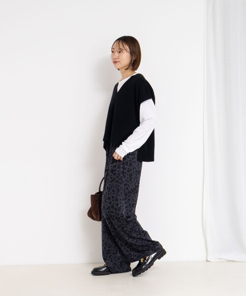NOLLEY’S(ノーリーズ)の「ウォッシャブルレオパードプリントパンツ(その他パンツ・レディース・ブルー系その他6/ブラック系その他・38/36)」の3枚目の写真