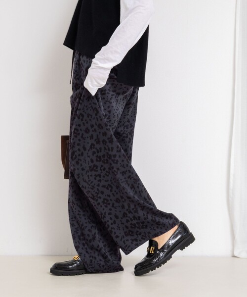 NOLLEY’S(ノーリーズ)の「ウォッシャブルレオパードプリントパンツ(その他パンツ・レディース・ブルー系その他6/ブラック系その他・38/36)」の6枚目の写真