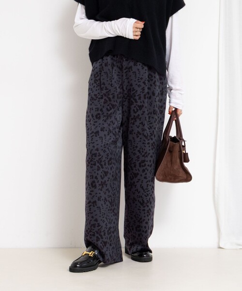 NOLLEY’S(ノーリーズ)の「ウォッシャブルレオパードプリントパンツ(その他パンツ・レディース・ブルー系その他6/ブラック系その他・38/36)」の9枚目の写真