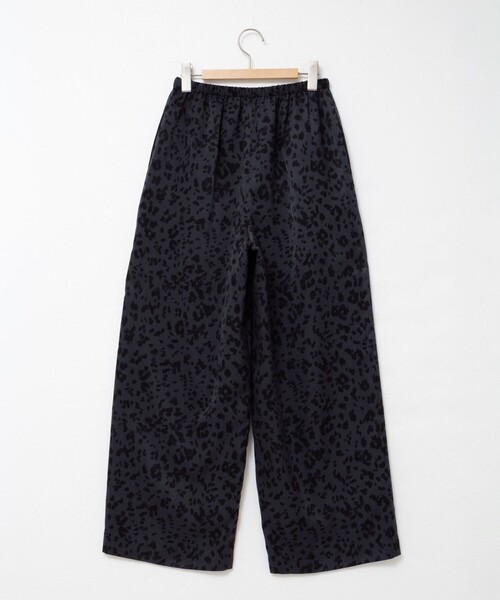 NOLLEY’S(ノーリーズ)の「ウォッシャブルレオパードプリントパンツ(その他パンツ・レディース・ブルー系その他6/ブラック系その他・38/36)」の20枚目の写真