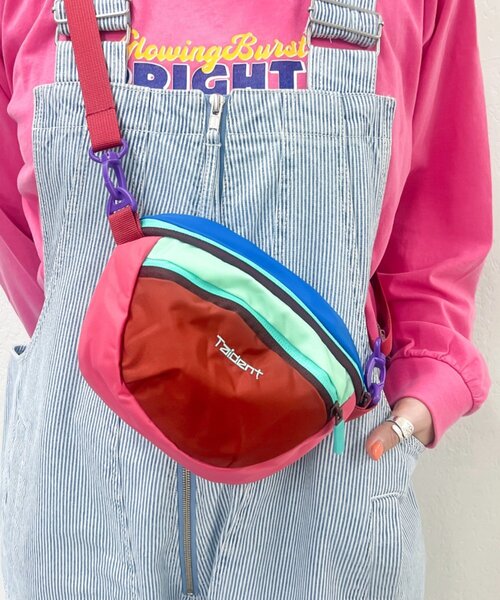 w closet（ダブルクローゼット）の「マルチWAYカラーショルダーBAG（ショルダーバッグ・レディース・パープル/レッド・FREE）」の2枚目の写真