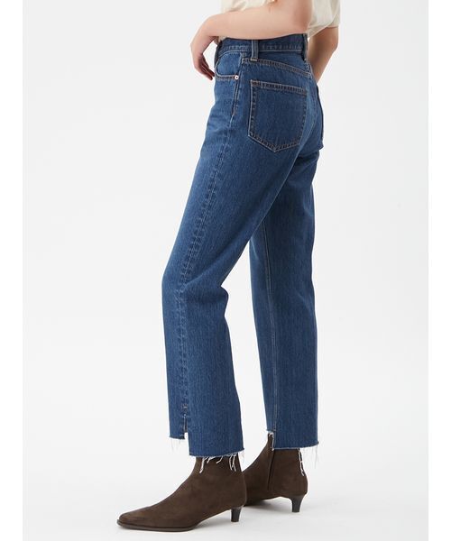 Mila Owen（ミラオーウェン）の「センタープレス裾段差デニムパンツ（デニムパンツ・レディース・ブルー/ライトブルー/ブラック・00/2/1/0）」の5枚目の写真