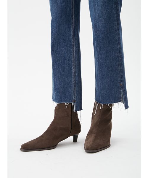 Mila Owen（ミラオーウェン）の「センタープレス裾段差デニムパンツ（デニムパンツ・レディース・ブルー/ライトブルー/ブラック・00/2/1/0）」の10枚目の写真