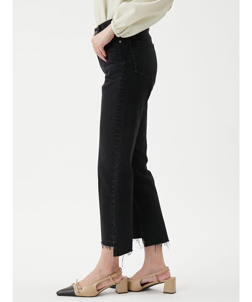 Mila Owen（ミラオーウェン）の「センタープレス裾段差デニムパンツ（デニムパンツ・レディース・ブルー/ライトブルー/ブラック・00/2/1/0）」の14枚目の写真