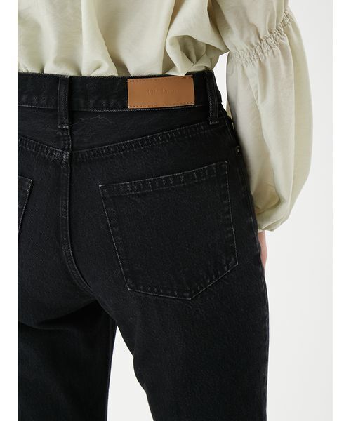 Mila Owen（ミラオーウェン）の「センタープレス裾段差デニムパンツ（デニムパンツ・レディース・ブルー/ライトブルー/ブラック・00/2/1/0）」の18枚目の写真