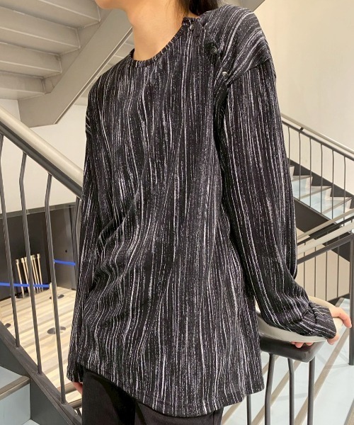 BENUSTA(ベヌスタ)の「A'GEM/9 × .kom 『BENUSTA/ベヌスタ』 Metallic Pleated Rib Top/メタリックプリーツリブトップス(Tシャツ/カットソー・メンズ・ホワイト/ブラック・FREE)」の6枚目の写真