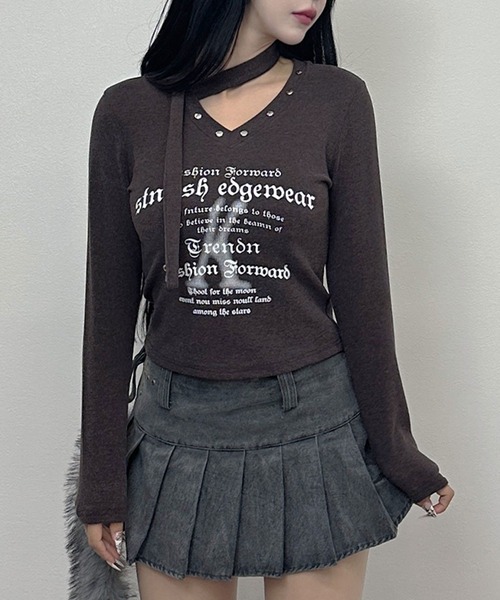 FOLLOWIN(フォロウィン)の「クロスネックスタッズロゴリブトップス(Tシャツ/カットソー・レディース・ブラック/ホワイト/ブラウン・FREE)」の3枚目の写真