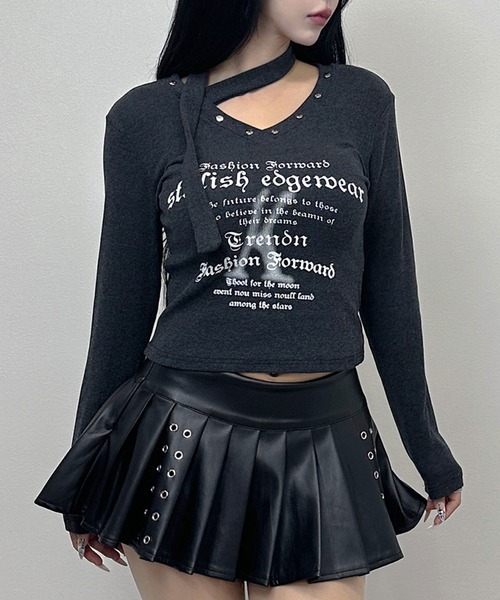 FOLLOWIN(フォロウィン)の「クロスネックスタッズロゴリブトップス(Tシャツ/カットソー・レディース・ブラック/ホワイト/ブラウン・FREE)」の1枚目の写真