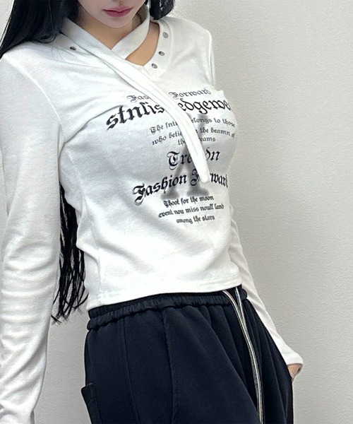 FOLLOWIN(フォロウィン)の「クロスネックスタッズロゴリブトップス(Tシャツ/カットソー・レディース・ブラック/ホワイト/ブラウン・FREE)」の9枚目の写真