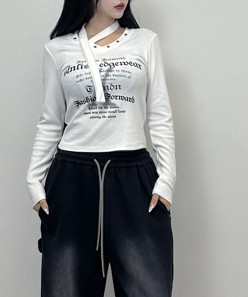 FOLLOWIN(フォロウィン)の「クロスネックスタッズロゴリブトップス(Tシャツ/カットソー・レディース・ブラック/ホワイト/ブラウン・FREE)」の10枚目の写真