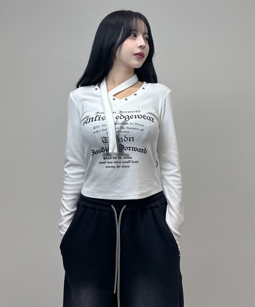 FOLLOWIN(フォロウィン)の「クロスネックスタッズロゴリブトップス(Tシャツ/カットソー・レディース・ブラック/ホワイト/ブラウン・FREE)」の5枚目の写真