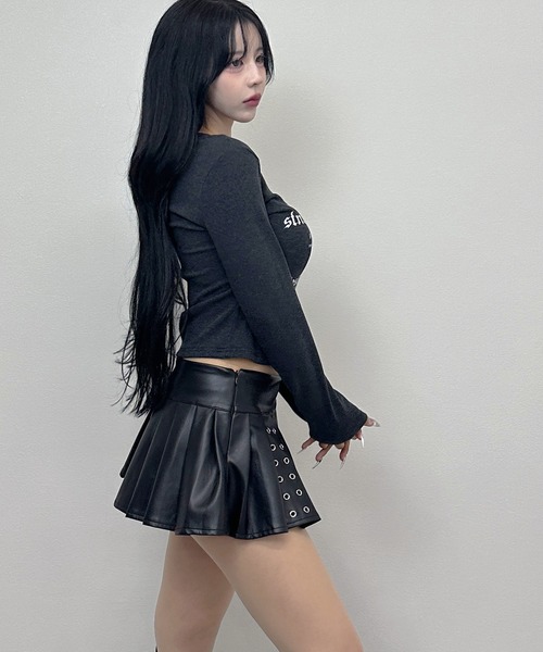 FOLLOWIN(フォロウィン)の「クロスネックスタッズロゴリブトップス(Tシャツ/カットソー・レディース・ブラック/ホワイト/ブラウン・FREE)」の18枚目の写真