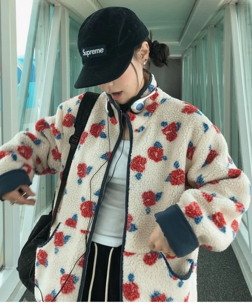 ViViDAY(ビビデー)の「バラ柄もこもこボアブルゾン(ブルゾン・レディース・アイボリー・M)」の1枚目の写真