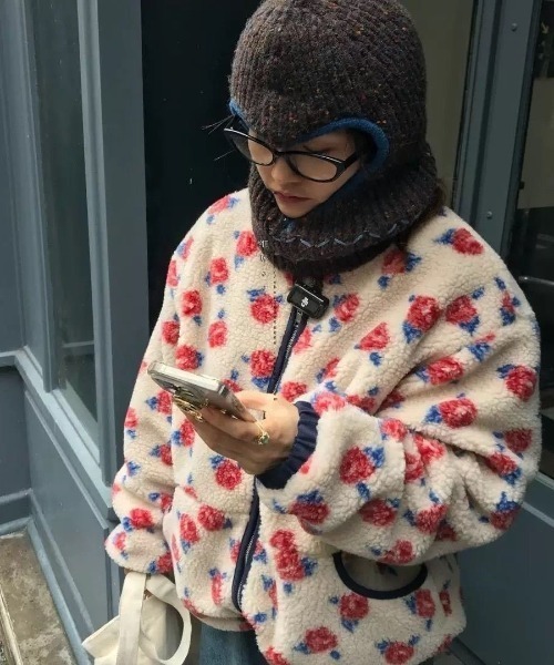 ViViDAY(ビビデー)の「バラ柄もこもこボアブルゾン(ブルゾン・レディース・アイボリー・M)」の3枚目の写真