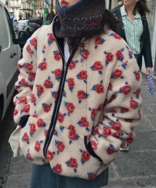 ViViDAY(ビビデー)の「バラ柄もこもこボアブルゾン(ブルゾン・レディース・アイボリー・M)」の4枚目の写真