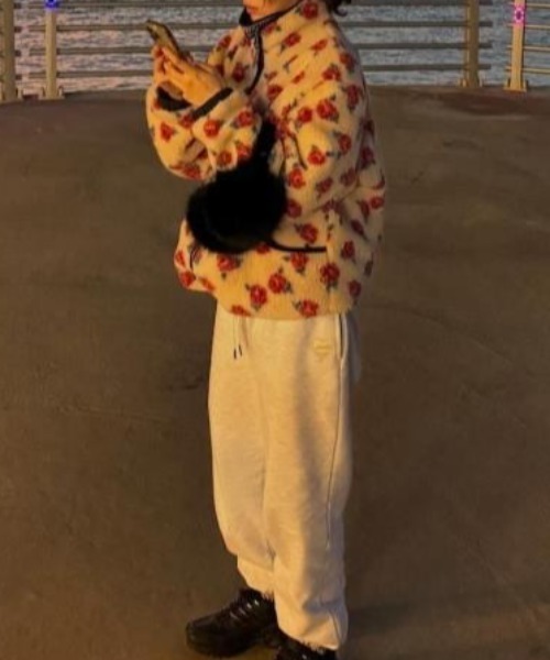 ViViDAY(ビビデー)の「バラ柄もこもこボアブルゾン(ブルゾン・レディース・アイボリー・M)」の6枚目の写真