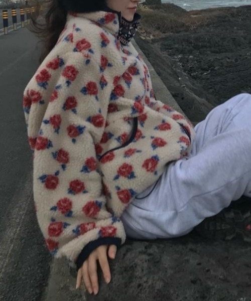 ViViDAY(ビビデー)の「バラ柄もこもこボアブルゾン(ブルゾン・レディース・アイボリー・M)」の7枚目の写真
