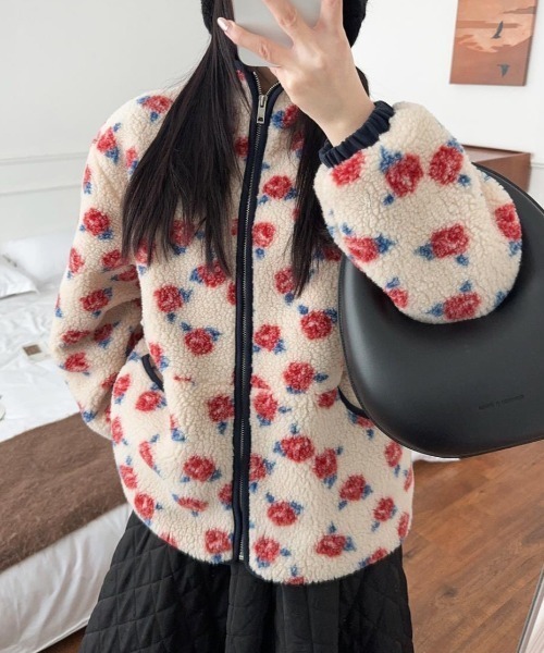 ViViDAY(ビビデー)の「バラ柄もこもこボアブルゾン(ブルゾン・レディース・アイボリー・M)」の8枚目の写真