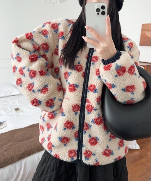 ViViDAY(ビビデー)の「バラ柄もこもこボアブルゾン(ブルゾン・レディース・アイボリー・M)」の9枚目の写真