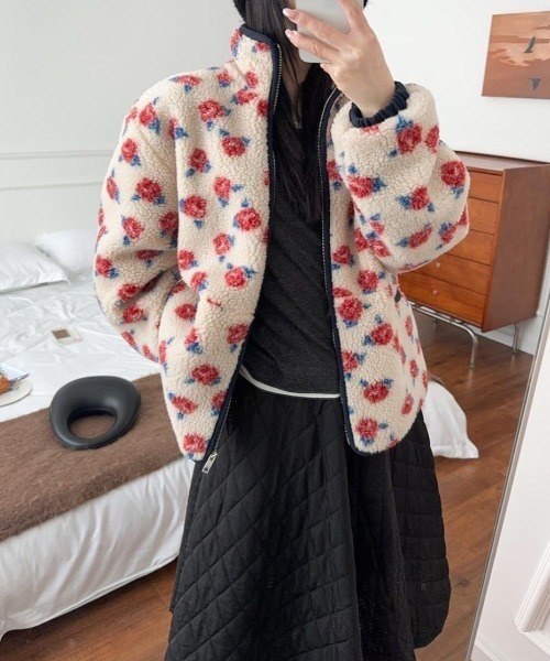 ViViDAY(ビビデー)の「バラ柄もこもこボアブルゾン(ブルゾン・レディース・アイボリー・M)」の10枚目の写真