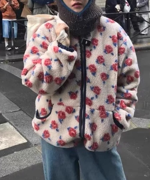 ViViDAY(ビビデー)の「バラ柄もこもこボアブルゾン(ブルゾン・レディース・アイボリー・M)」の16枚目の写真