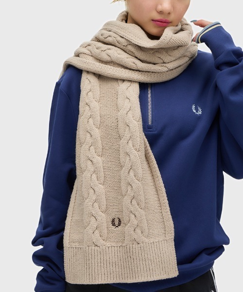 FRED PERRY（フレッドペリー）の「ZOZO限定ギフトセット／フレッドペリーマフラー＆タオルハンカチセット（マフラー・メンズ・ベージュ/ネイビー・ONE SIZE）」の10枚目の写真