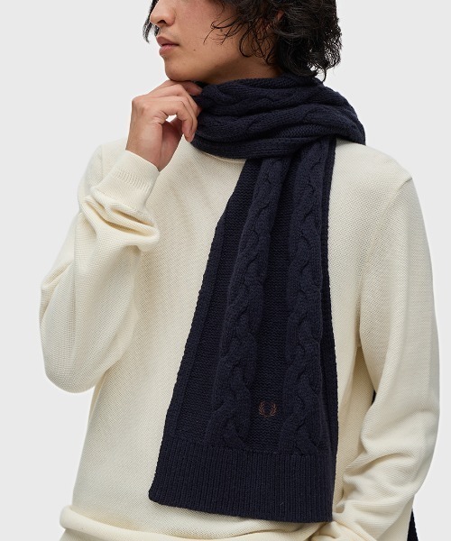 FRED PERRY（フレッドペリー）の「ZOZO限定ギフトセット／フレッドペリーマフラー＆タオルハンカチセット（マフラー・メンズ・ベージュ/ネイビー・ONE SIZE）」の3枚目の写真