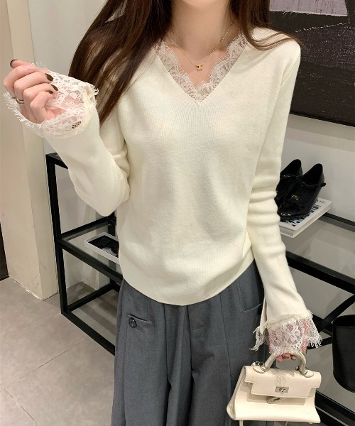 Aelina(エリナ)の「Vネックレースパッチワークニットセーター(ニット/セーター・レディース・ブラック/ベージュ/レッド/アイボリー・FREE)」の16枚目の写真