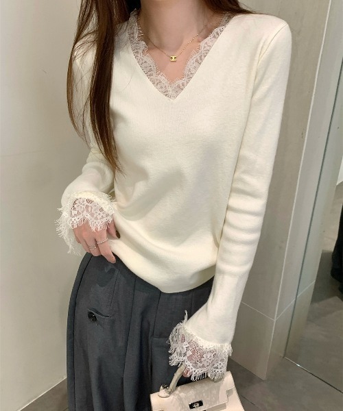 Aelina(エリナ)の「Vネックレースパッチワークニットセーター(ニット/セーター・レディース・ブラック/ベージュ/レッド/アイボリー・FREE)」の20枚目の写真