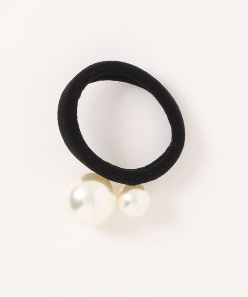 Cream dot.(クリームドット)の「大粒パールで品よく華やぐヘアゴム(ヘアゴム・レディース・ブラック・ONE SIZE)」の7枚目の写真