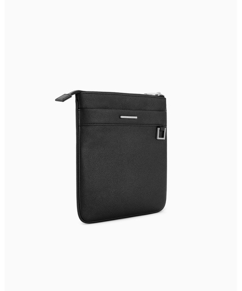 ARMANI EXCHANGE（アルマーニエクスチェンジ）の「【A|X アルマーニ エクスチェンジ】AXロゴ フラットショルダーバッグ（ショルダーバッグ・メンズ・ブラック・FREE）」の3枚目の写真