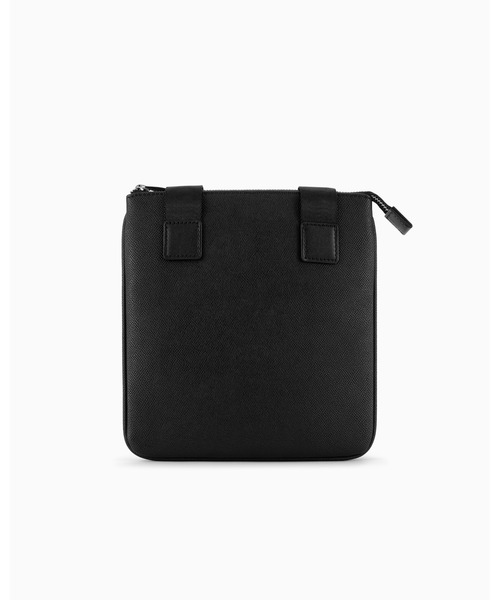 ARMANI EXCHANGE（アルマーニエクスチェンジ）の「【A|X アルマーニ エクスチェンジ】AXロゴ フラットショルダーバッグ（ショルダーバッグ・メンズ・ブラック・FREE）」の4枚目の写真