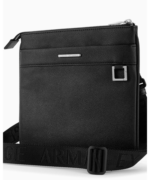 ARMANI EXCHANGE（アルマーニエクスチェンジ）の「【A|X アルマーニ エクスチェンジ】AXロゴ フラットショルダーバッグ（ショルダーバッグ・メンズ・ブラック・FREE）」の6枚目の写真