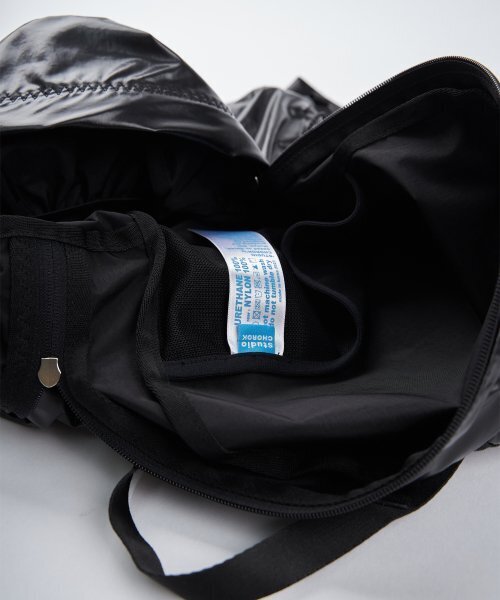 CHOROK STUDIO(チョロクスタジオ)の「Nagaja Peanut Bag #1 (Matt Black)(バックパック/リュック・レディース・ブラック・FREE)」の4枚目の写真