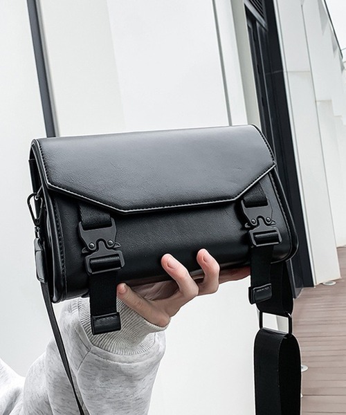 WESTBOY(ウエストボーイ)の「ユニセックス マット フェイクレザー スクエアショルダーバッグ WO25W12BG13(ショルダーバッグ・メンズ・ブラック/ブラウン・FREE)」の5枚目の写真
