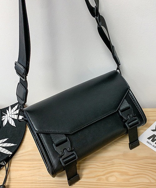 WESTBOY(ウエストボーイ)の「ユニセックス マット フェイクレザー スクエアショルダーバッグ WO25W12BG13(ショルダーバッグ・メンズ・ブラック/ブラウン・FREE)」の17枚目の写真